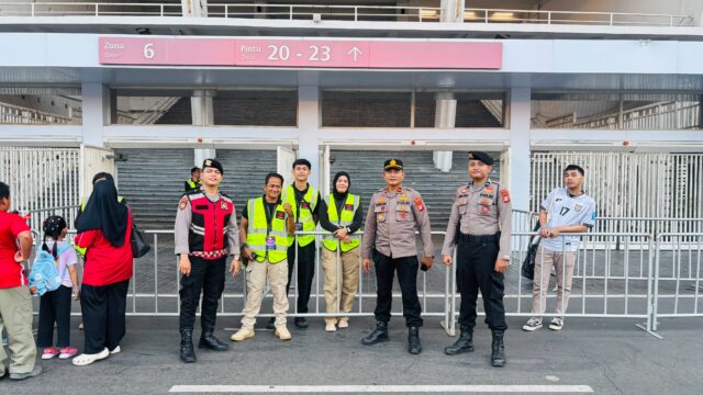 Personel Gabungan Zona 6 Perkuat Pengamanan Pertandingan Aston Villa Pre Season Tour vs Timnas Indonesia di SUGBK