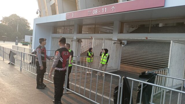 Personel Gabungan Zona 3 Perkuat Pengamanan Pertandingan Aston Villa Pre Season Tour vs Timnas Indonesia di SUGBK